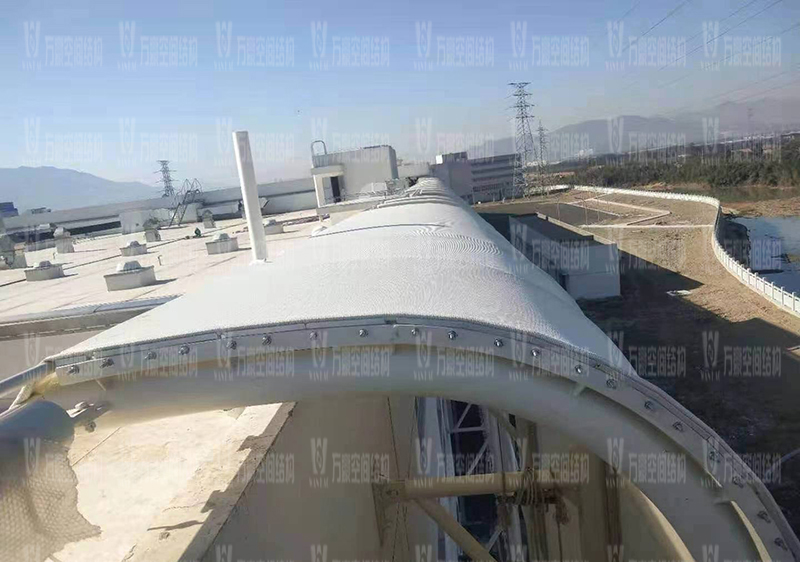 寧波益富樂(lè)公司新廠房外立面PTFE膜結(jié)構(gòu)項(xiàng)目膜結(jié)構(gòu)安裝中 寧波益富樂(lè)公司新廠房外立面PTFE膜結(jié)構(gòu)項(xiàng)目膜結(jié)構(gòu)安裝中