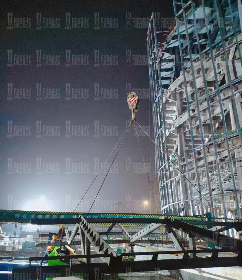 紹興國際會展中心一期B區會議中心PTFE膜結構工程火熱拼裝、吊裝中