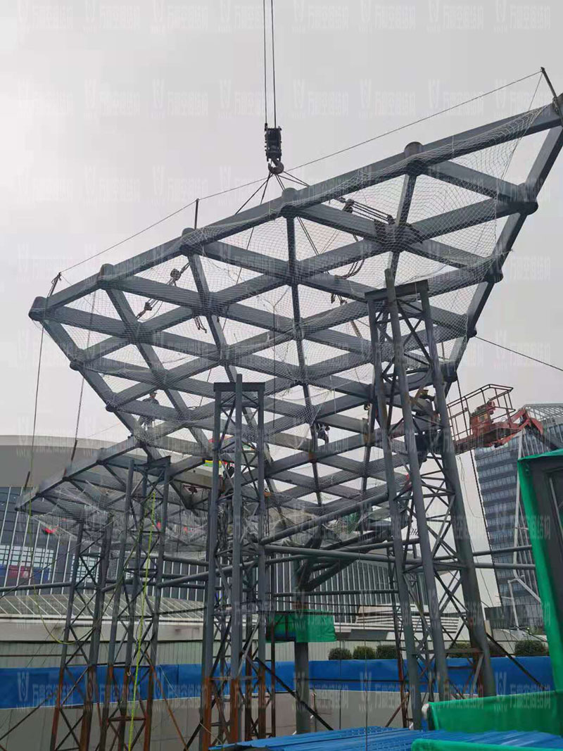 滬通鐵路張家港站地方配套工程站前西側(cè)旅客集散區(qū)蝴蝶造型天幕工程進(jìn)入鋼結(jié)構(gòu)吊裝階段 滬通鐵路張家港站地方配套工程站前西側(cè)旅客集散區(qū)蝴蝶造型天幕工程進(jìn)入鋼結(jié)構(gòu)吊裝階段