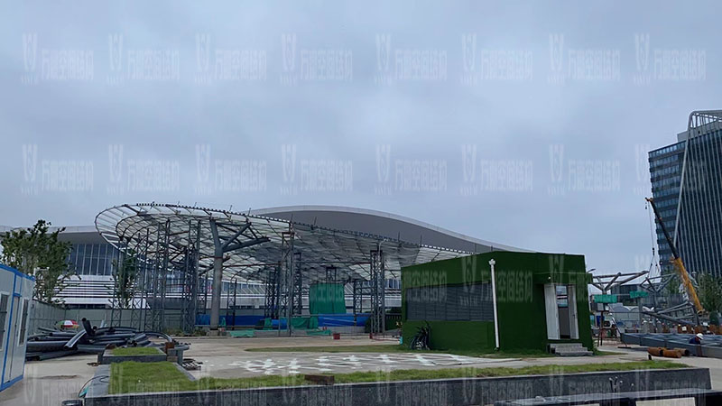 張家港高鐵站前大蝴蝶景觀膜結構工程進入第二階段二次結構拼裝與吊裝