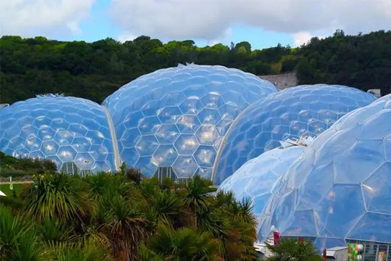 單層ETFE膜結構與氣枕ETFE膜結構有什么區別？ETFE膜結構經典案例有哪些？