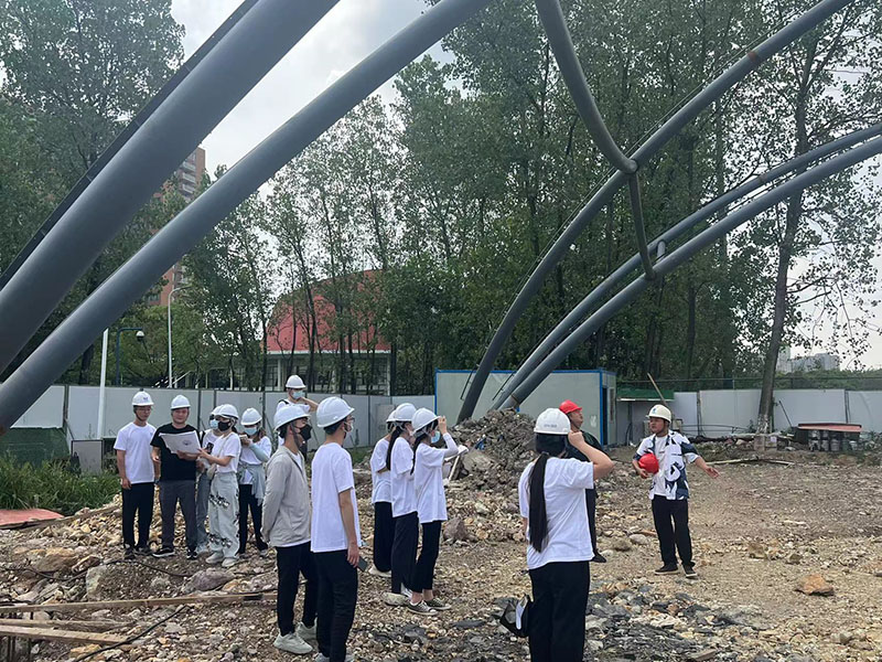 萬豪空間結構員工到寧波諾丁漢大學室外運動膜結構項目學習交流