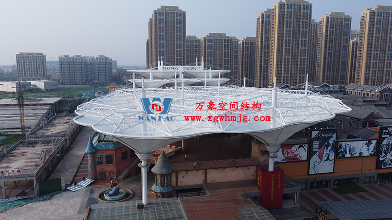 山東聊城萬達小鎮七彩祥云PTFE膜結構項目