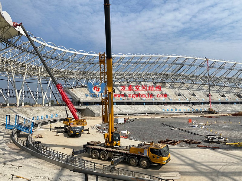 襄陽(yáng)奧體中心膜結(jié)構(gòu)工程膜結(jié)構(gòu)安裝中