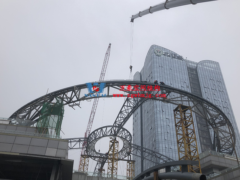 明宇廣場6號地塊商業（萬達廣場）改造項目鋼膜結構ETFE蓋頂天幕工程進入鋼結構吊裝階段