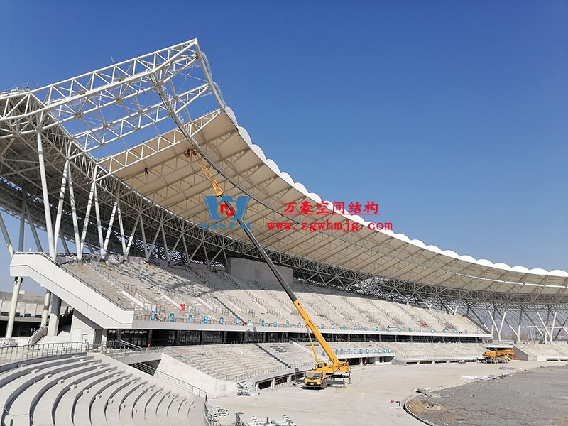 襄陽奧體中心膜結(jié)構(gòu)工程接近尾聲 襄陽奧體中心膜結(jié)構(gòu)工程接近尾聲