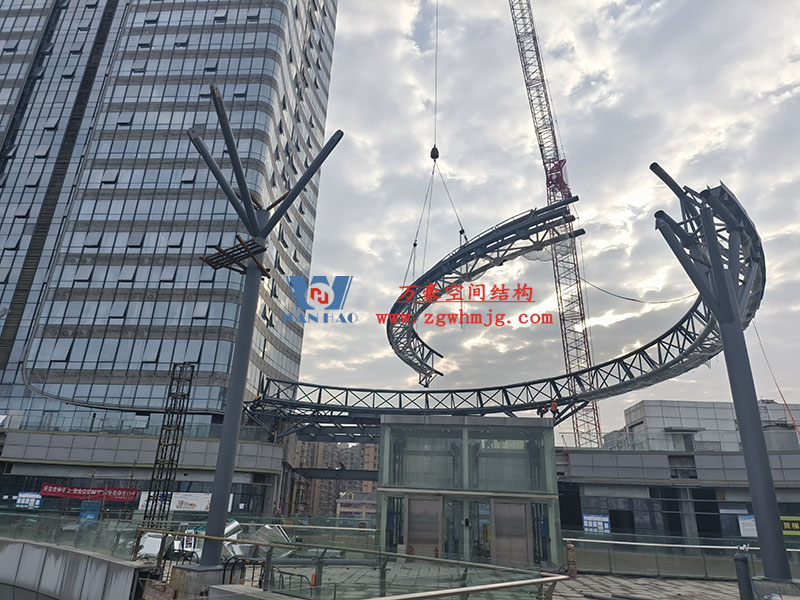 明宇廣場6號地塊商業（萬達廣場）改造項目鋼膜結構ETFE蓋頂天幕工程火熱施工中