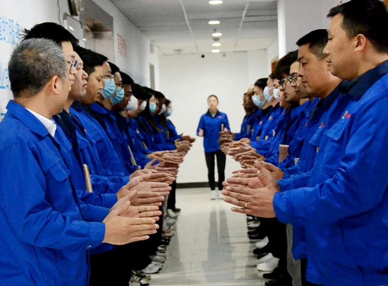 “一路堅守·心手相牽”萬豪晨會開啟一天的工作 “一路堅守·心手相牽”萬豪晨會開啟一天的工作