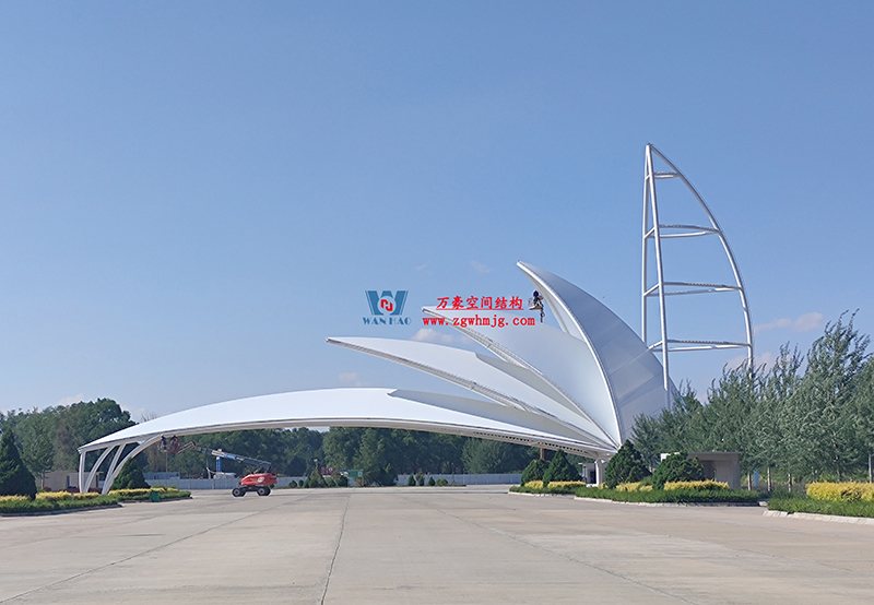 陜西定邊馬蓮灘沙漠公園鋼膜結構工程“奮力快跑”,工程“進度條”刷新了! 陜西定邊馬蓮灘沙漠公園鋼膜結構工程“奮力快跑”,工程“進度條”刷新了!