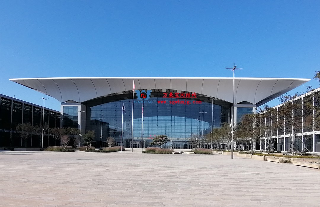 有骨骼、有皮膚的PTFE膜結(jié)構(gòu)建筑 有骨骼、有皮膚的PTFE膜結(jié)構(gòu)建筑