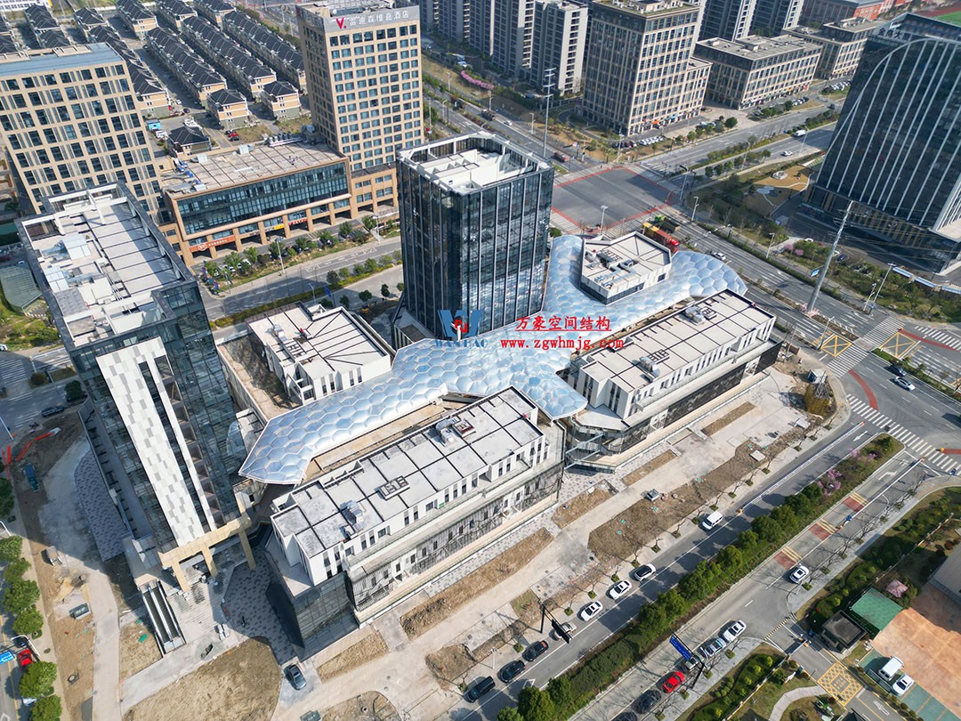 已完工，這個ETFE氣枕商業天幕閃亮登場！