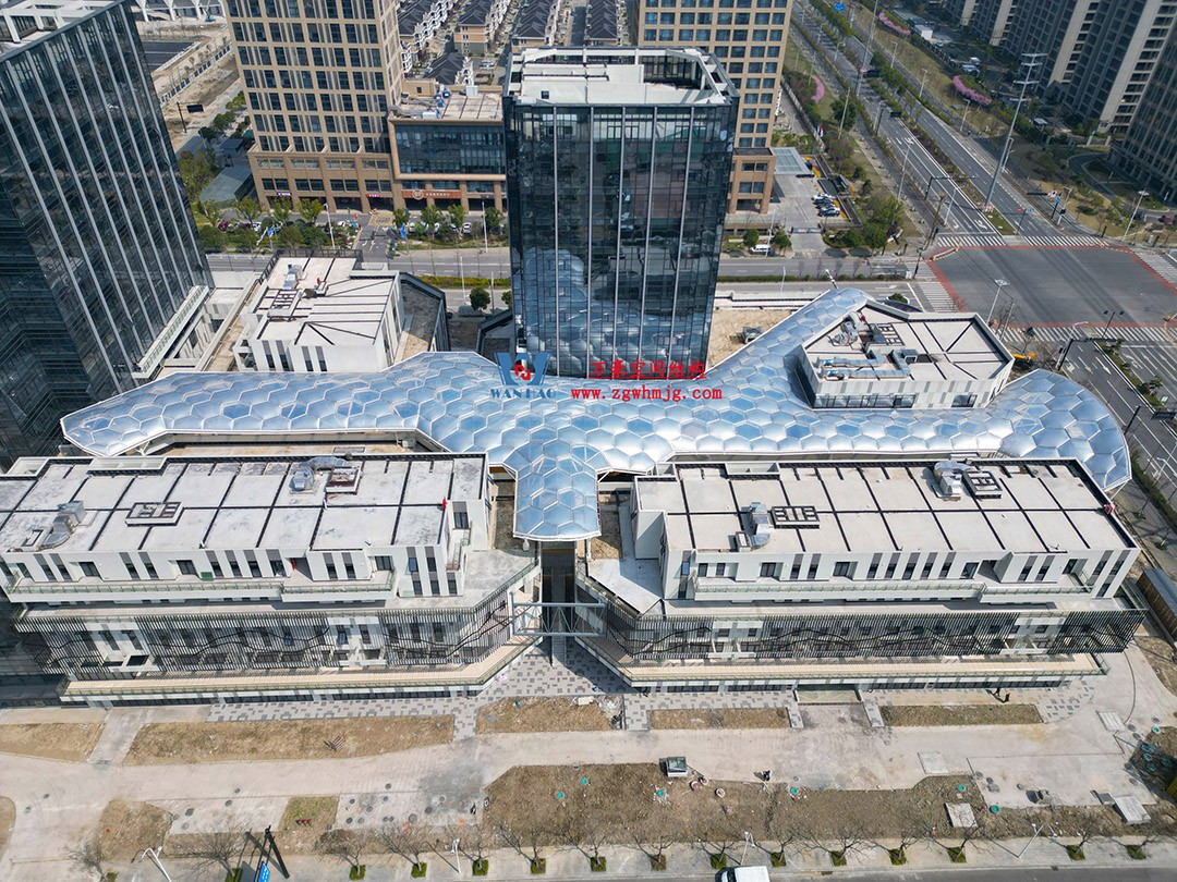 已完工，這個ETFE氣枕商業天幕閃亮登場！