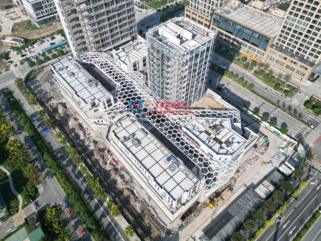 已完工，這個ETFE氣枕商業天幕閃亮登場！