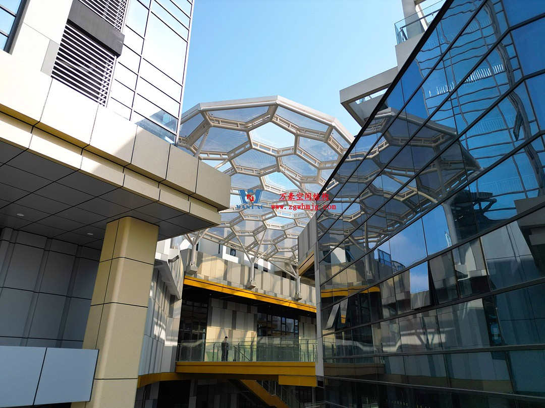 已完工，這個ETFE氣枕商業天幕閃亮登場！