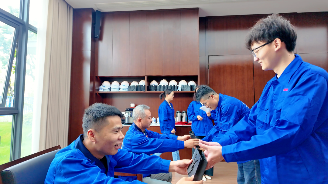 浙江萬豪空間結構集團有限公司隆重舉行“匠心傳承·共筑未來”師徒大會！