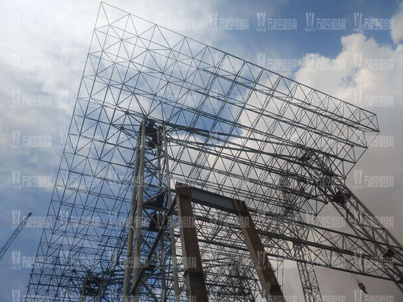 印尼全天候碼頭倉庫屋面膜結構工程鋼結構安裝即將完成