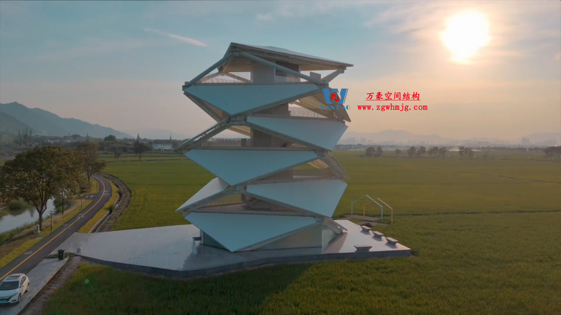 愜意的生活，像風，像云，肆意的揮灑在田間風景之中！