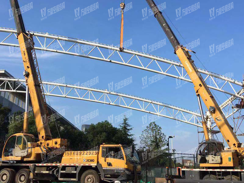 寧波（鄞州）網(wǎng)球中心遮陽棚膜結(jié)構(gòu)工程二期項(xiàng)目施工中