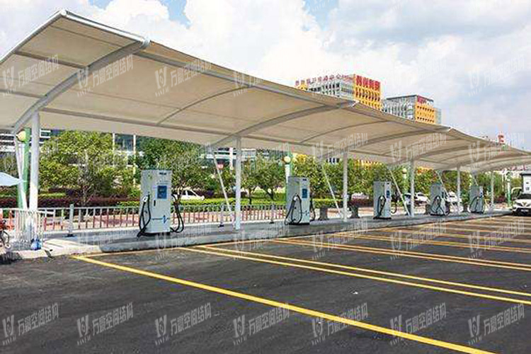 充電樁膜結(jié)構(gòu)車棚有什么特點？為何如此受歡迎？