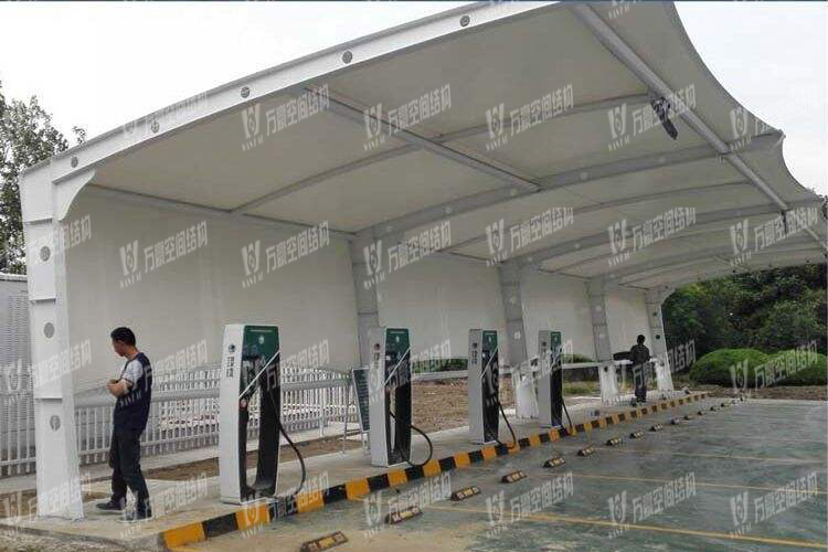 充電樁膜結(jié)構(gòu)車棚有什么特點？為何如此受歡迎？